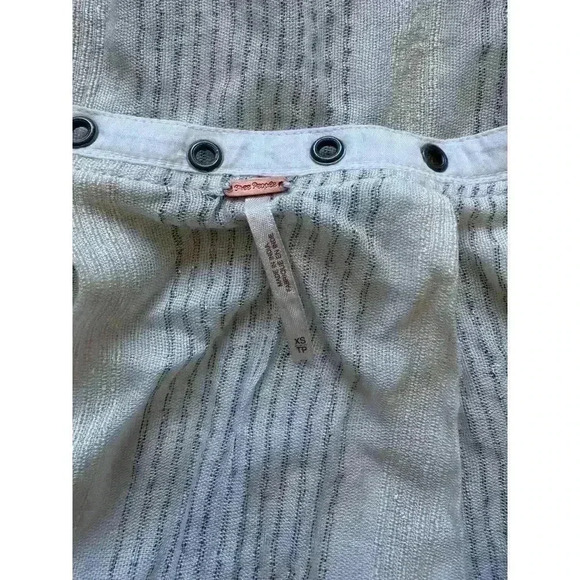 NWT Women's Free People Boho Chic White Peasant Blouse Eyelet Details Size XS - Picture 3 of 10